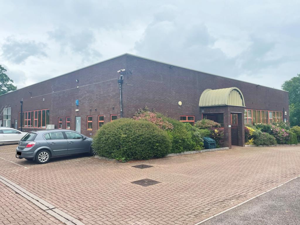 Lot: 68 - SUBSTANTIAL OFFICE PREMISES ON POPULAR BUSINESS PARK -